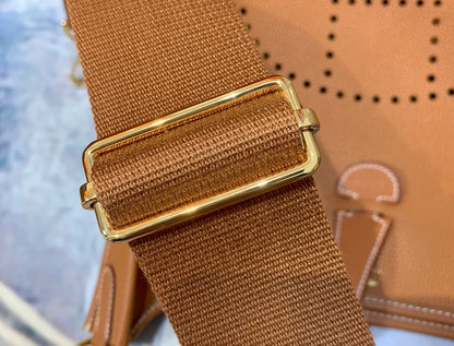 Evelyne29cm: golden brown