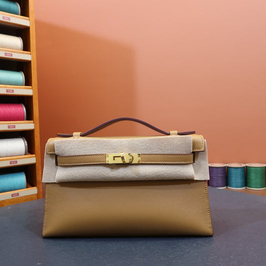 KL,22cmswift: biscuit color 4B gold buckle