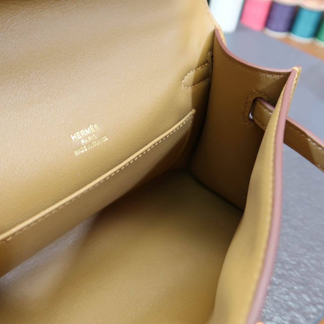 KL,22cmswift: biscuit color 4B gold buckle
