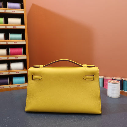 KL, 22cmswift: amber yellow