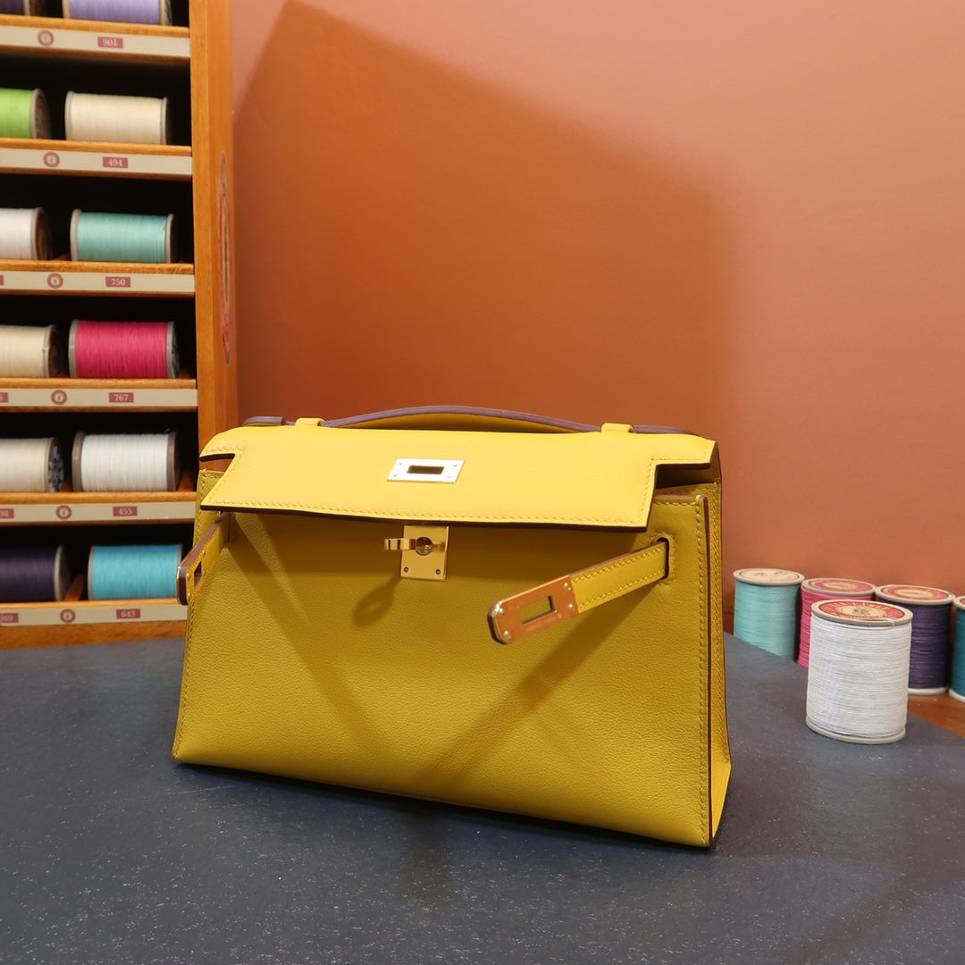 KL, 22cmswift: amber yellow