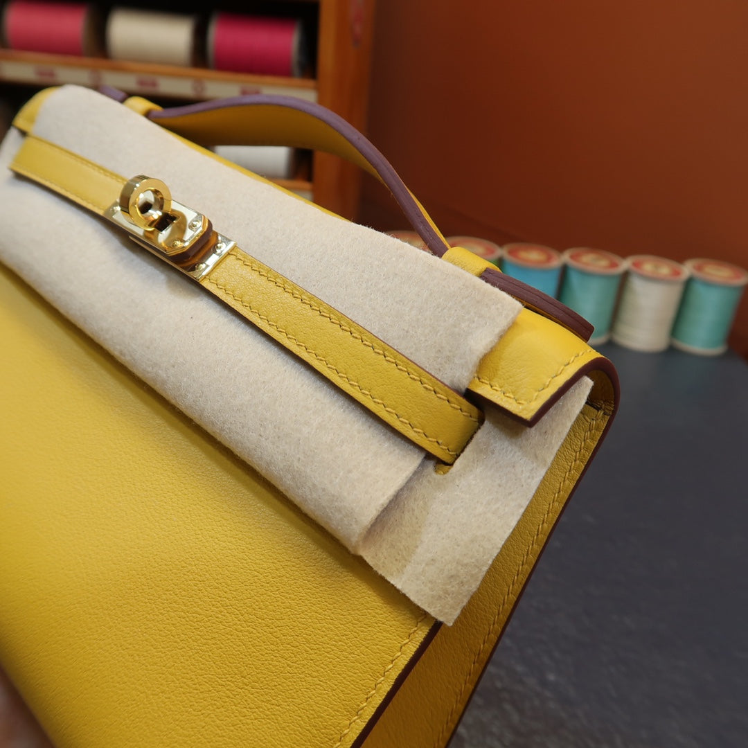 KL, 22cmswift: amber yellow