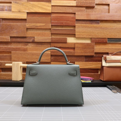 KL19cm: almond green