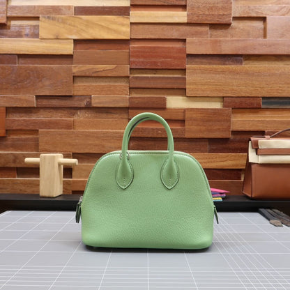 Mini bolide: avocado green