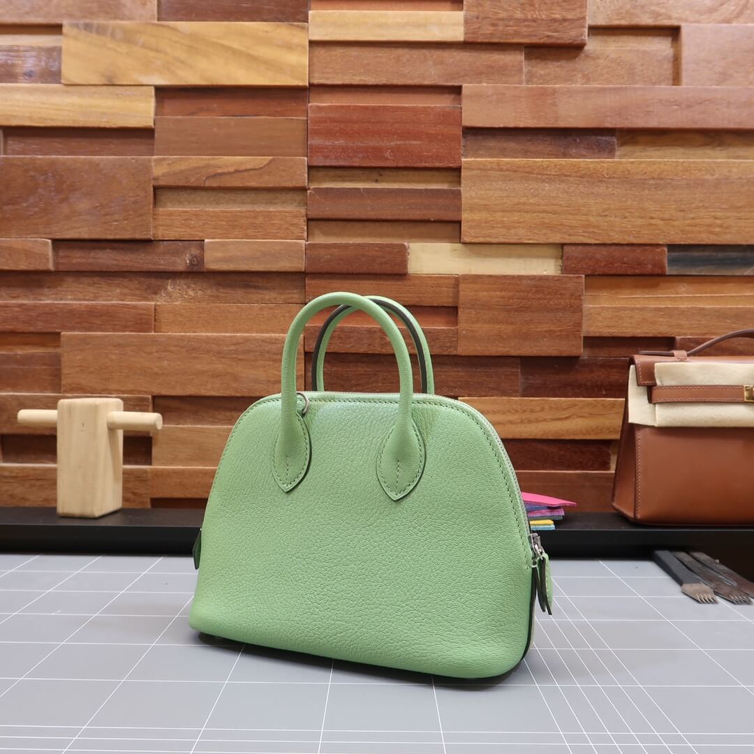 Mini bolide: avocado green