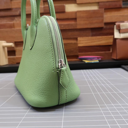 Mini bolide: avocado green