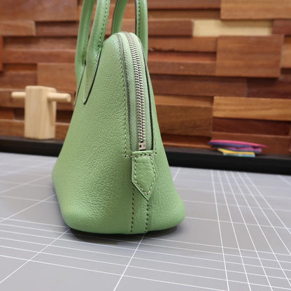 Mini bolide: avocado green