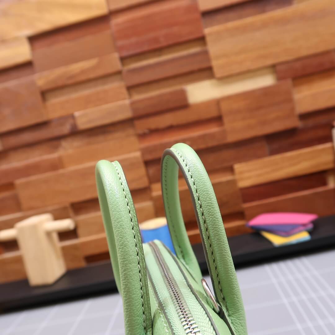Mini bolide: avocado green
