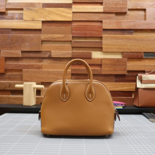 Mini bolide: golden brown