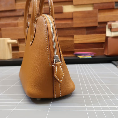 Mini bolide: golden brown