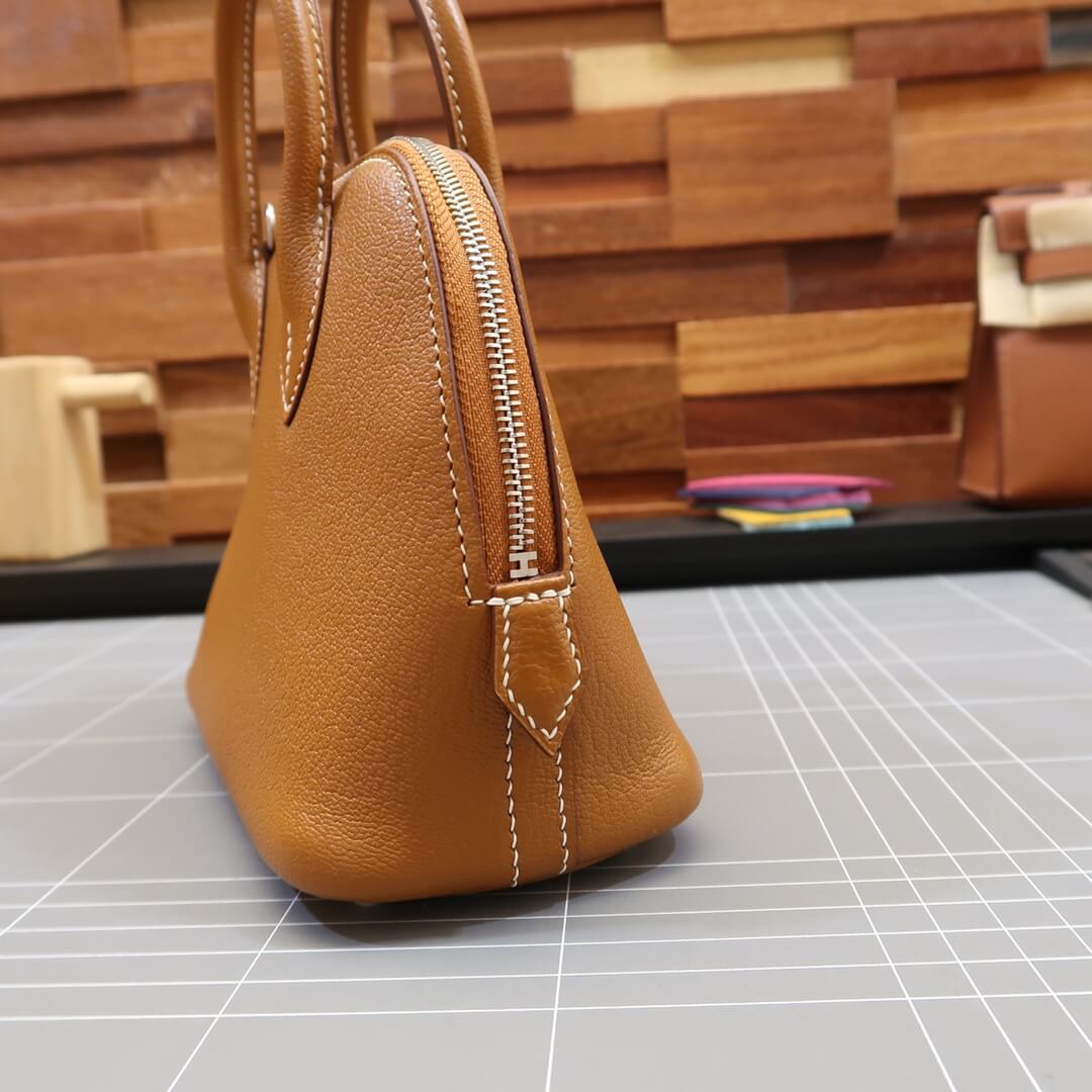Mini bolide: golden brown