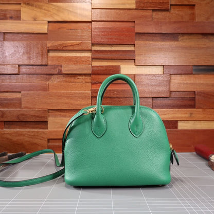Mini bolide: velvet green