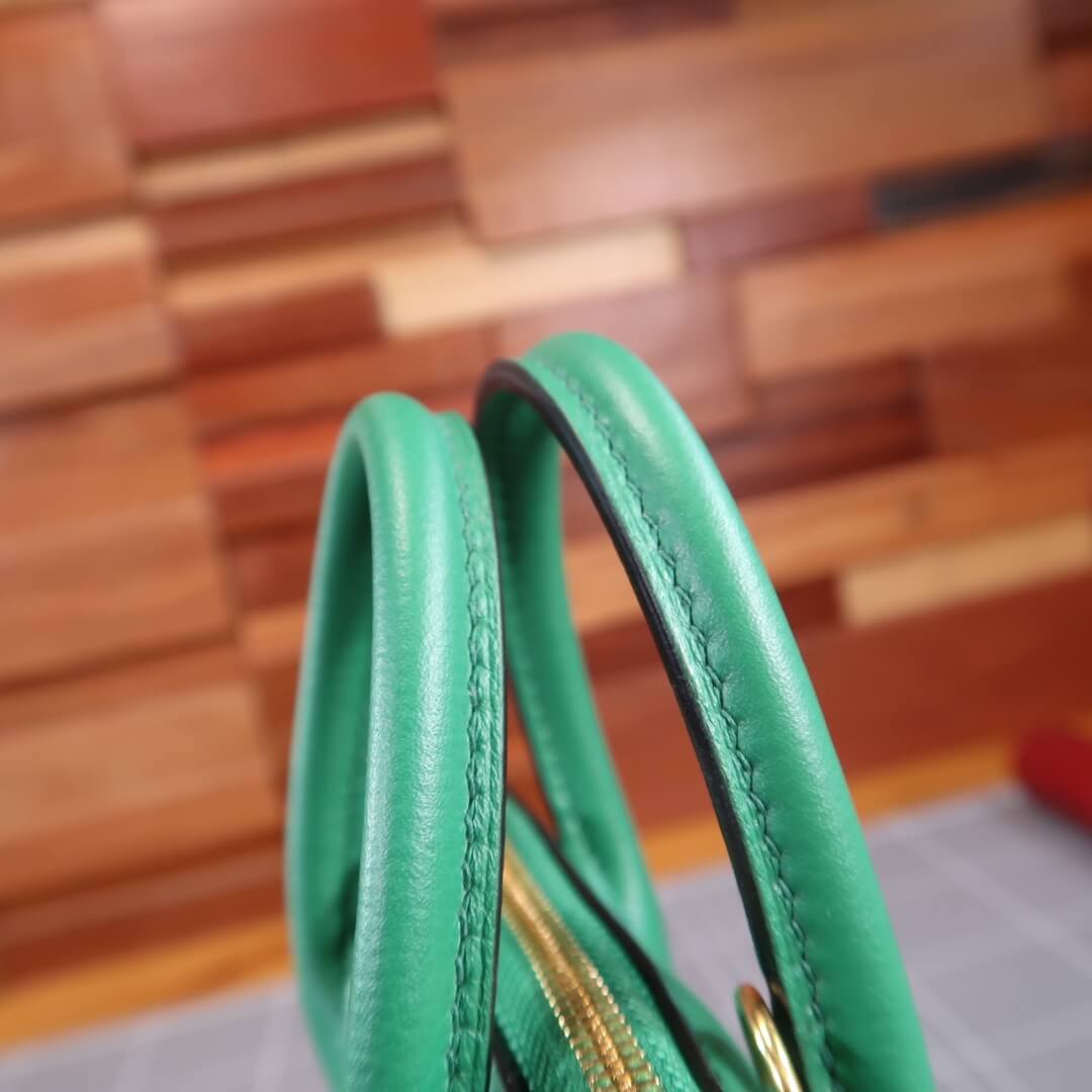 Mini bolide: velvet green