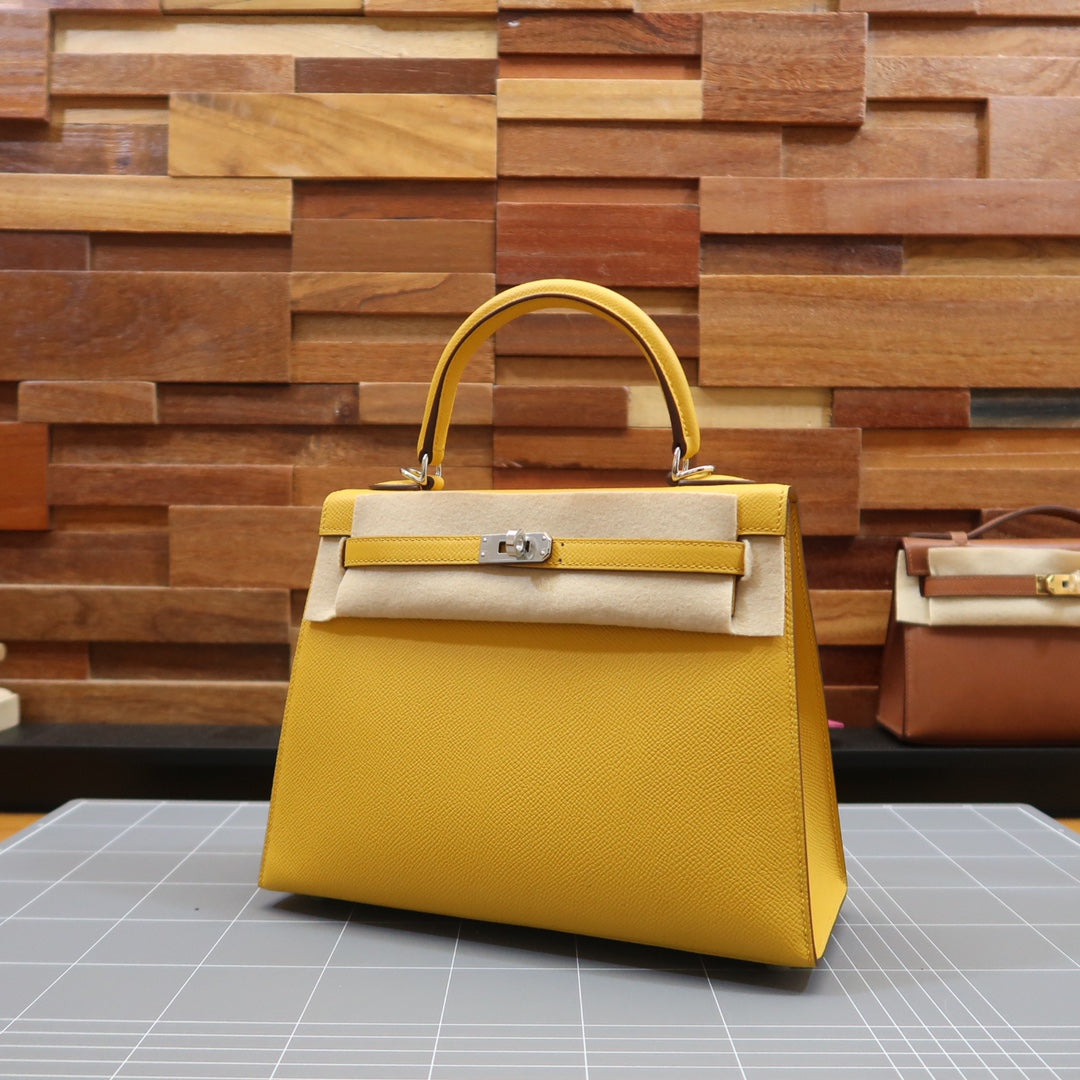 KL25cmepsom: amber yellow