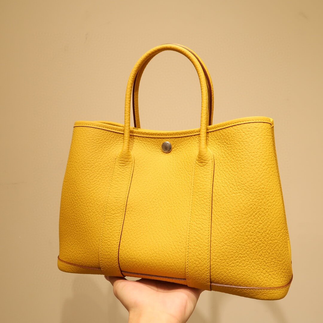 garden: amber yellow