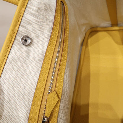 garden: amber yellow