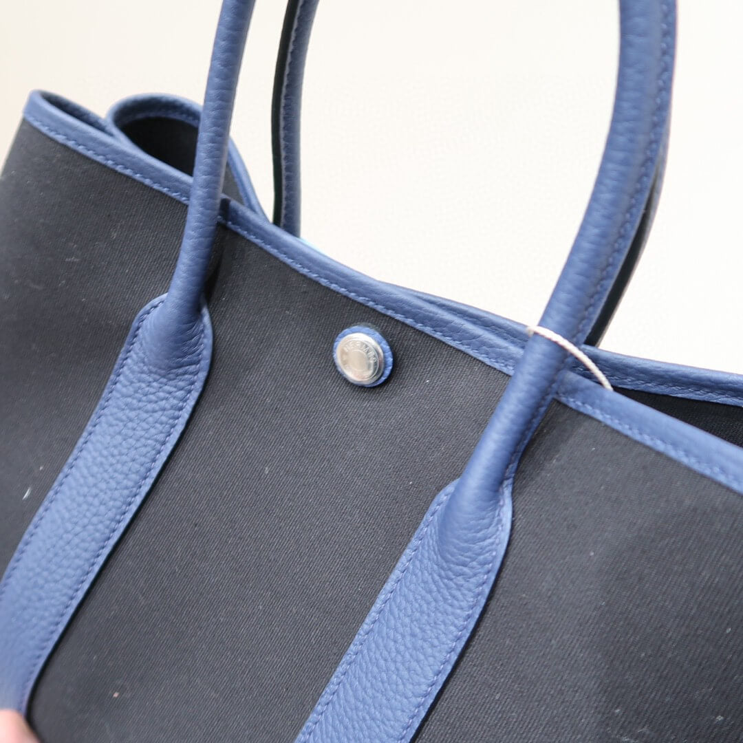 garden: Canvas bright blue