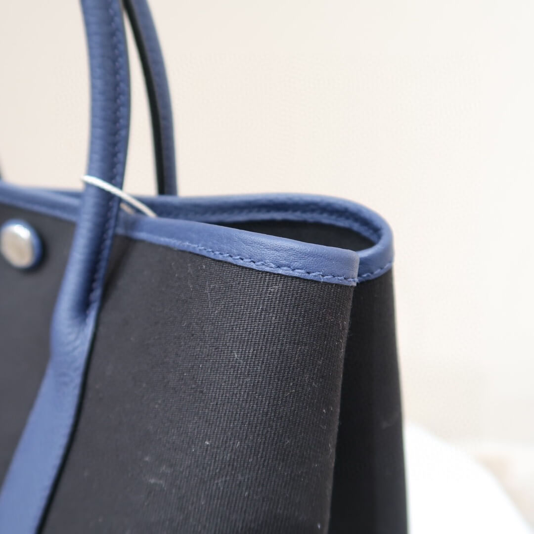 garden: Canvas bright blue
