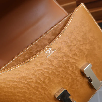 Constance: golden brown