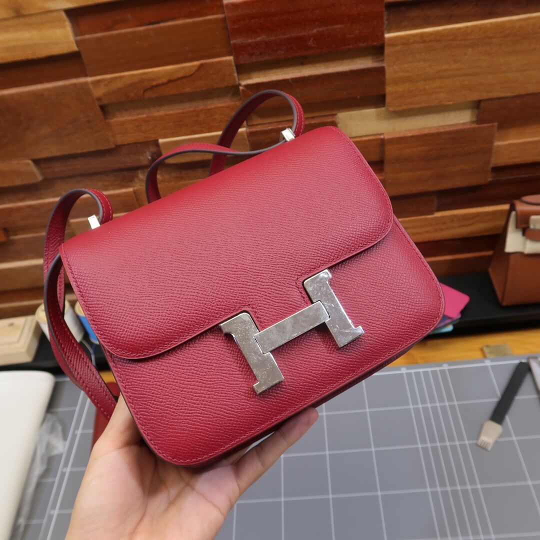Constance:wine red