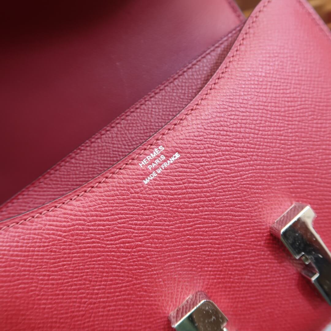 Constance:wine red