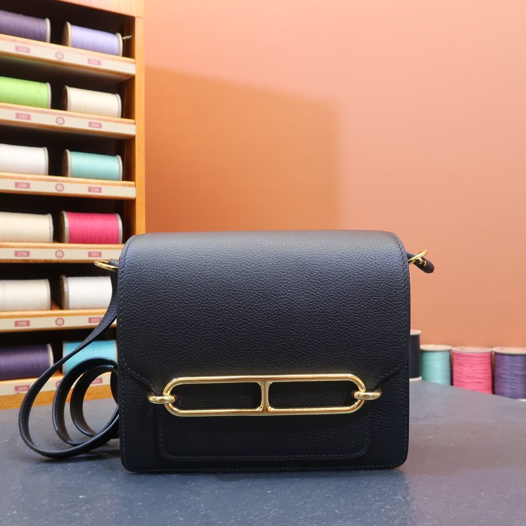 Roulis: black