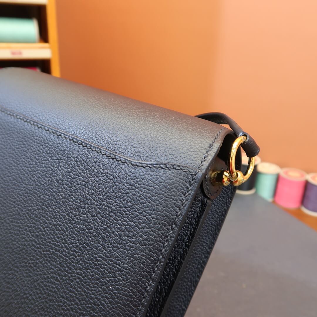 Roulis: black