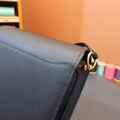 Roulis: black