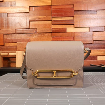 Roulis: asphalt gray
