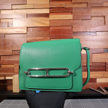 Roulis: velvet green