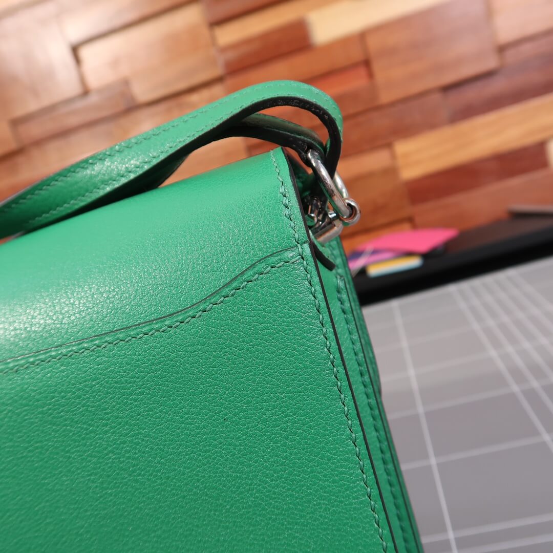 Roulis: velvet green