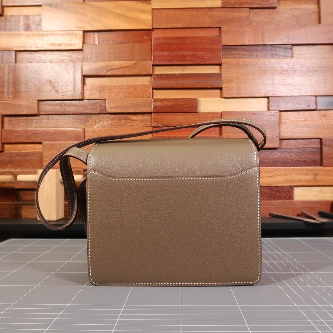 Roulis: Elephant Gray