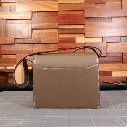Roulis: Elephant Gray