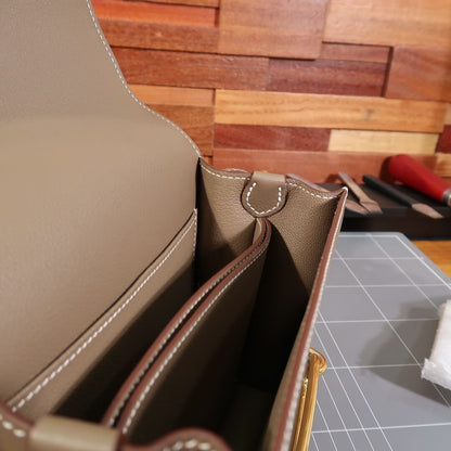 Roulis: Elephant Gray