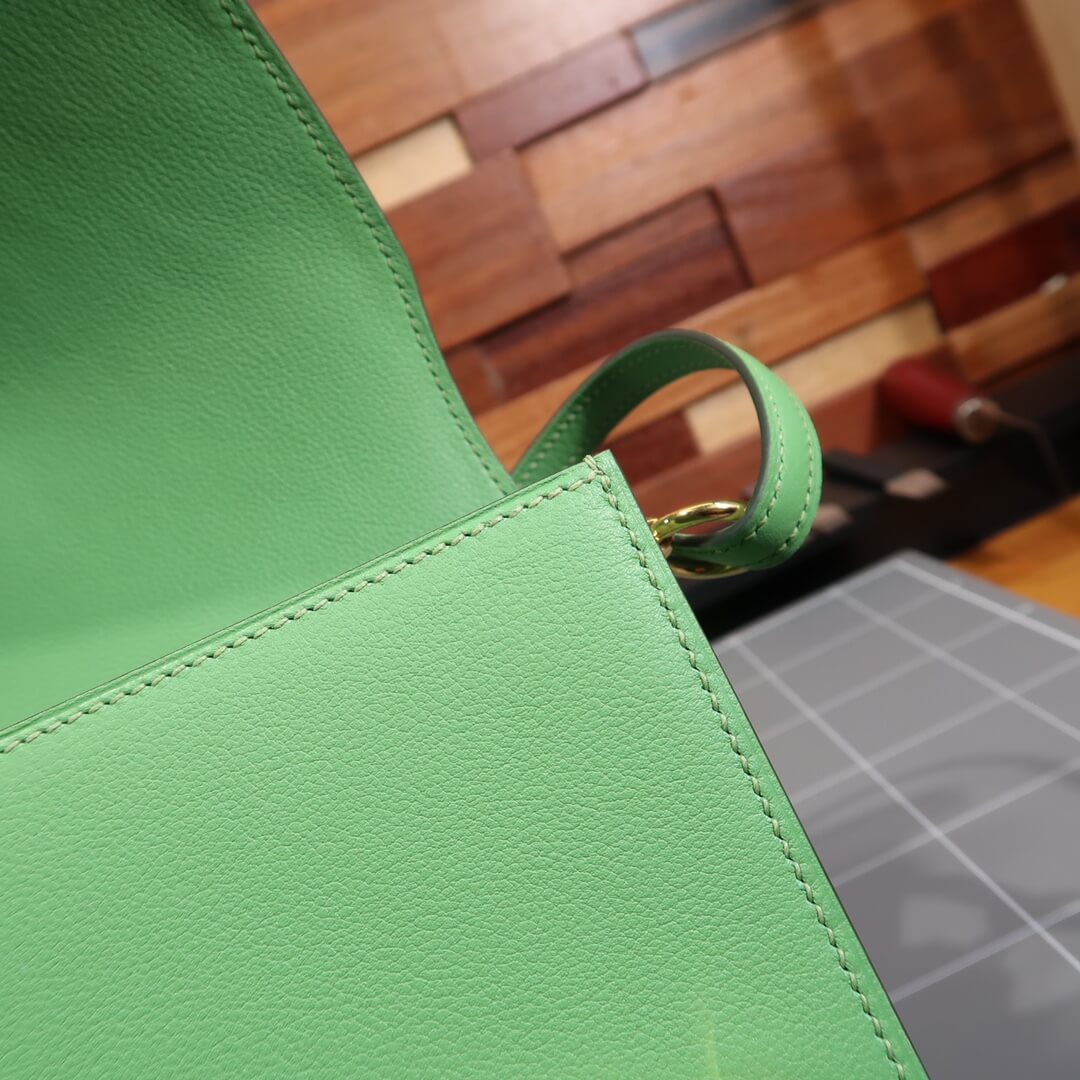 Roulis: Avocado Green