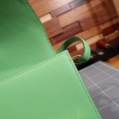 Roulis: Avocado Green