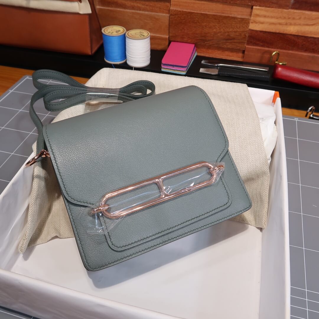 Roulis: Almond Green