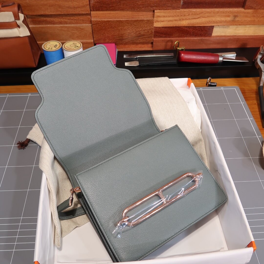 Roulis: Almond Green