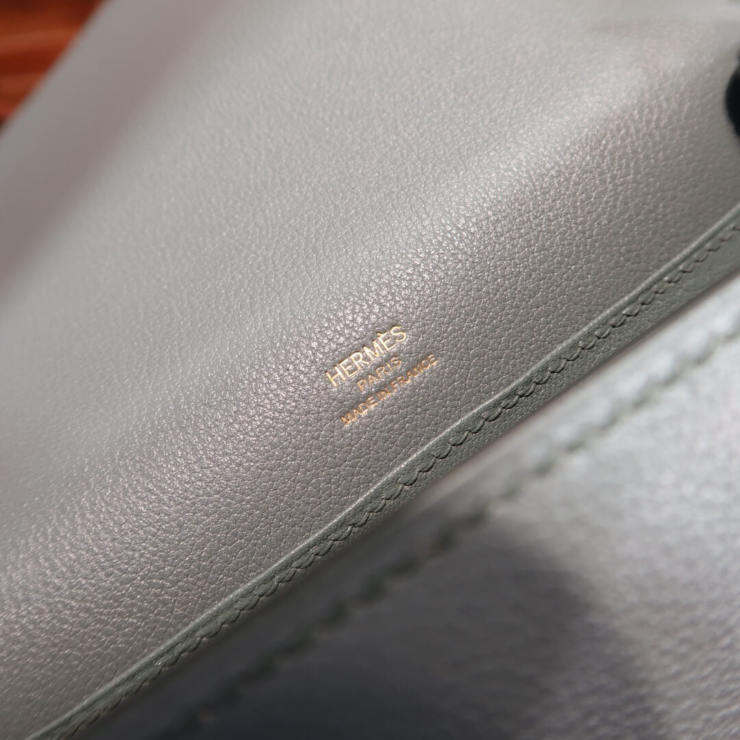 Roulis: Almond Green