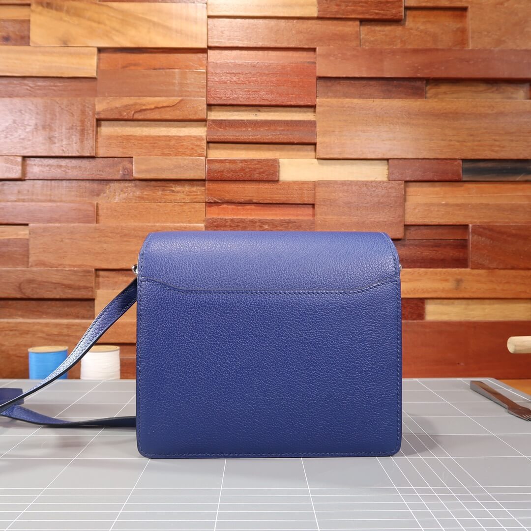 Roulis: sapphire blue