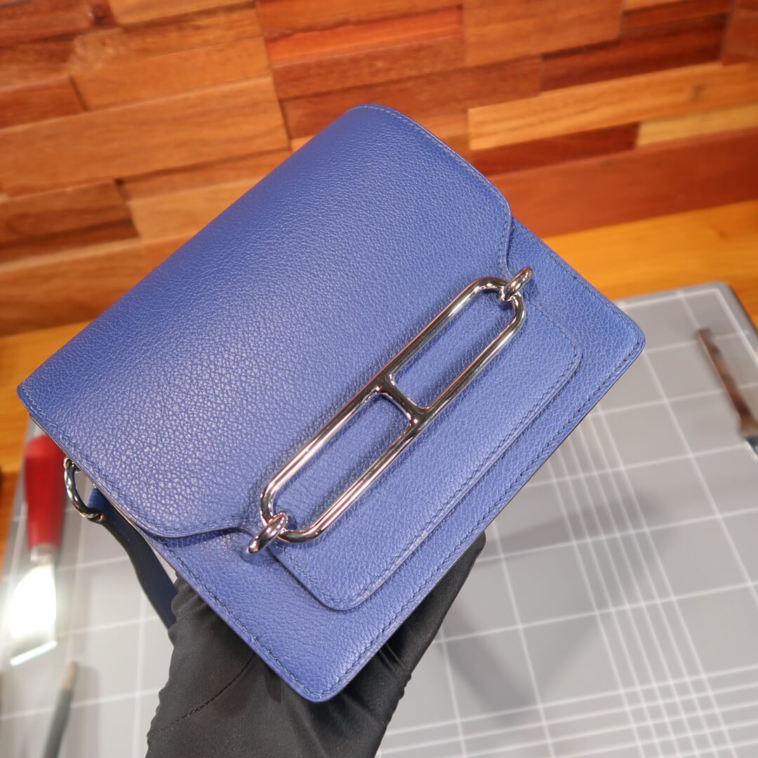 Roulis: sapphire blue