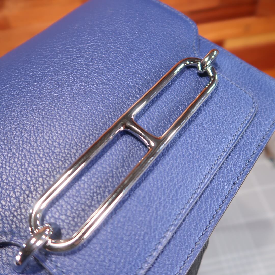 Roulis: sapphire blue