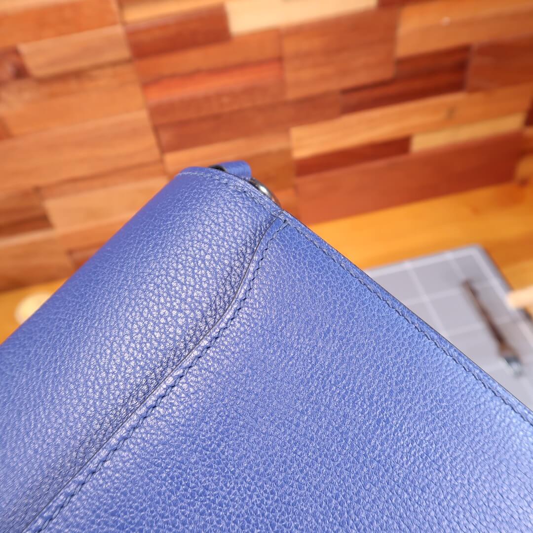 Roulis: sapphire blue