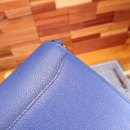 Roulis: sapphire blue