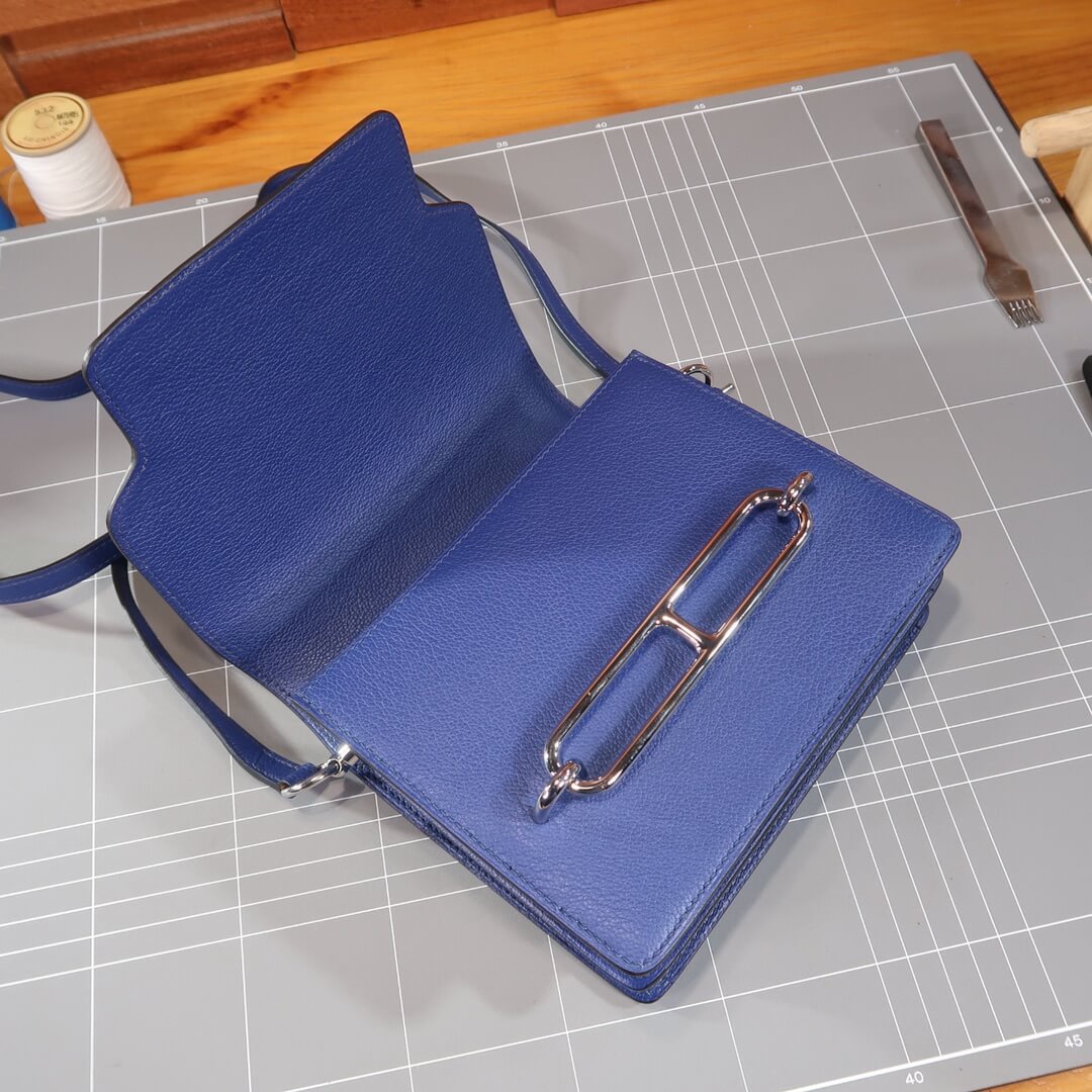 Roulis: sapphire blue