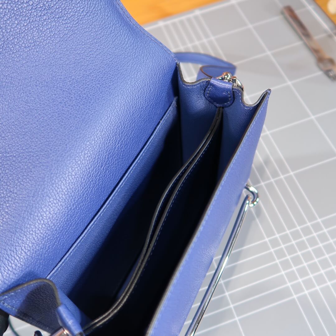 Roulis: sapphire blue