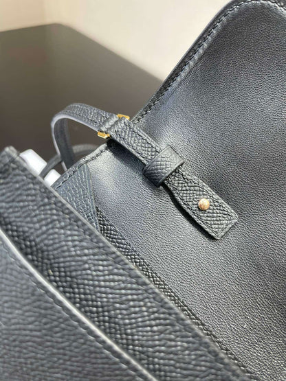 ConstanceToGo: Black