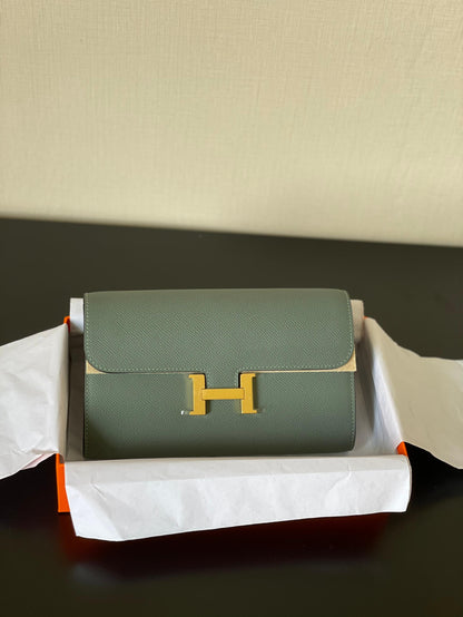 ConstanceTo Go: Almond Green