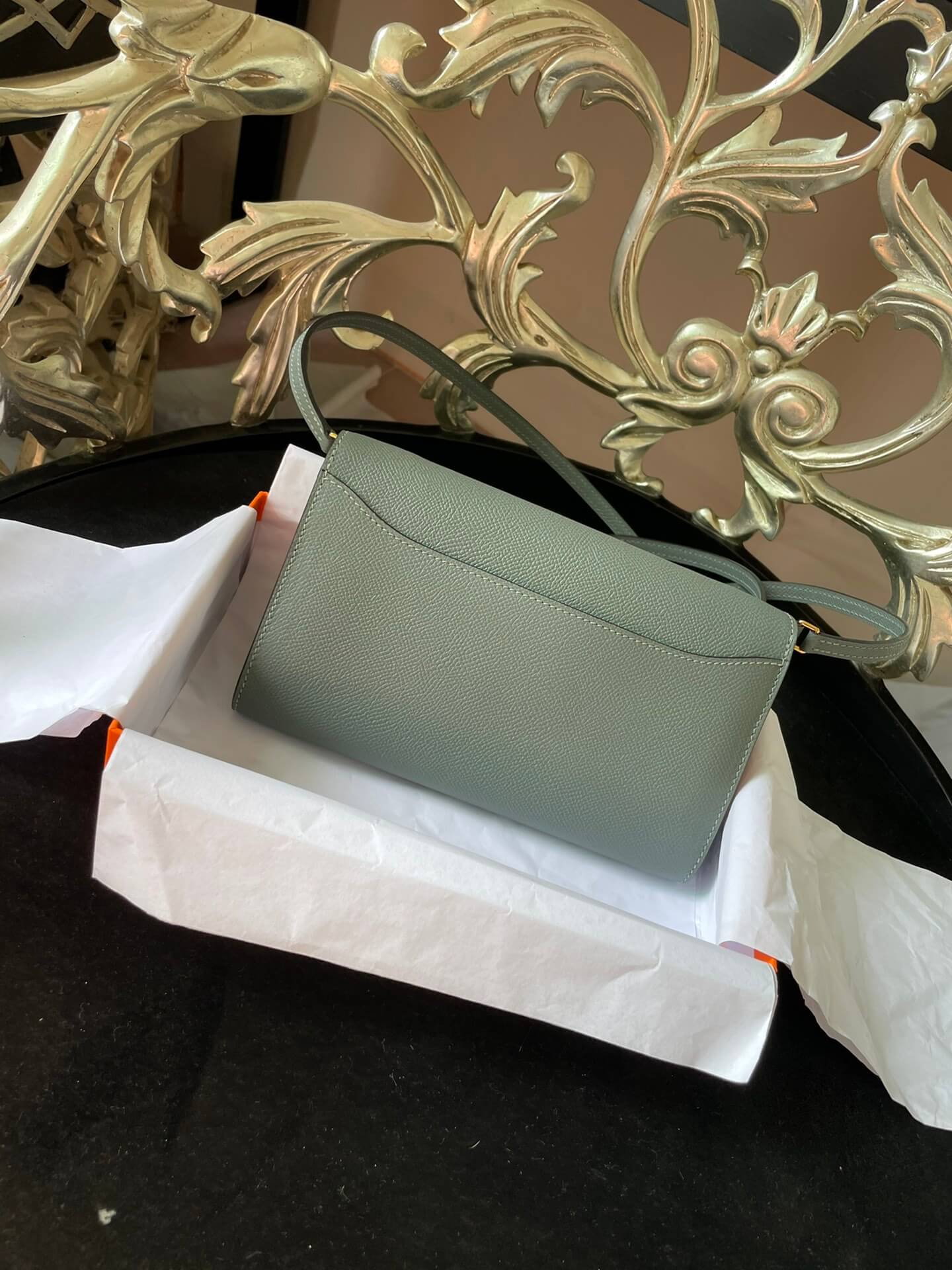 ConstanceTo Go: Almond Green