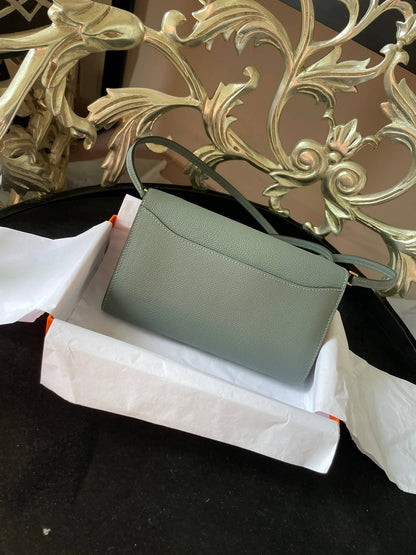 ConstanceTo Go: Almond Green